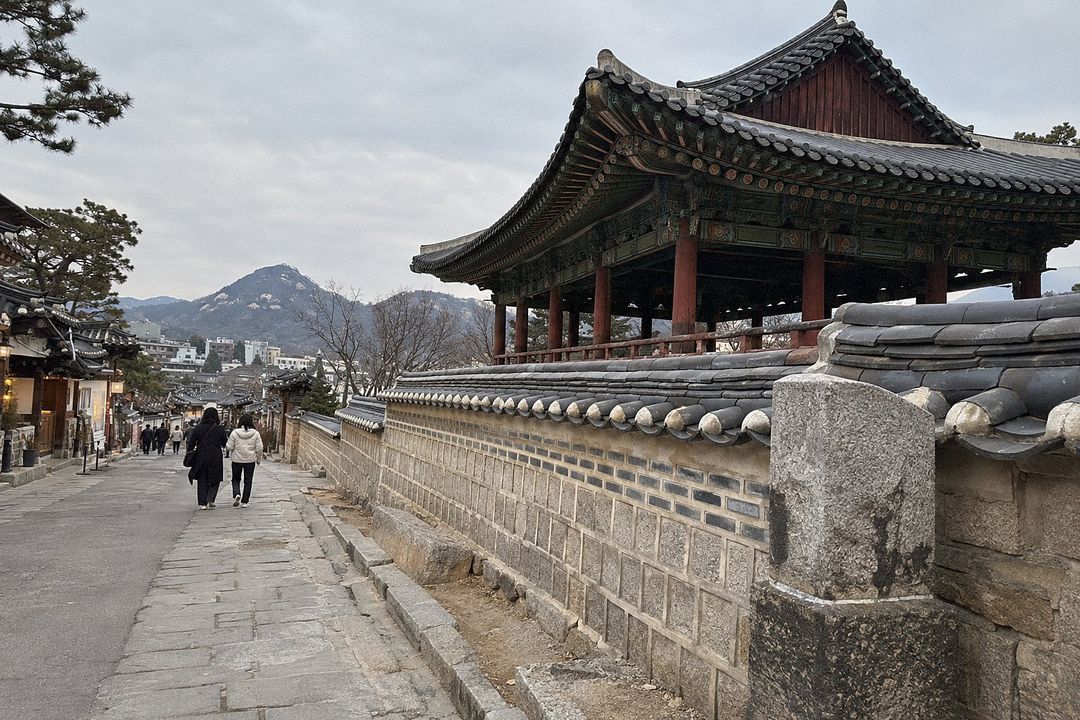 Jongno & the palaces (AI-generated illustrative image)