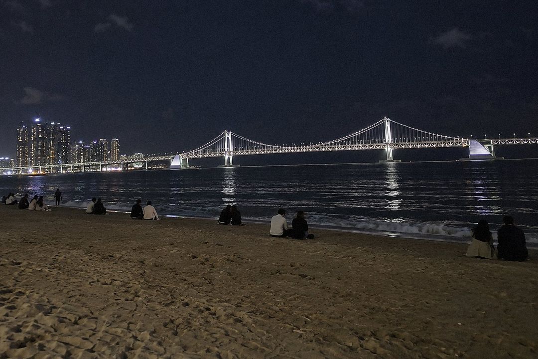 Gwangalli Beach (AI-generated illustrative image)