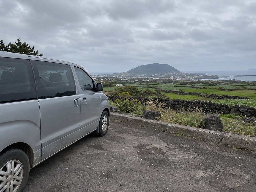Jeju private car charter with driver (AI-generated illustrative image)