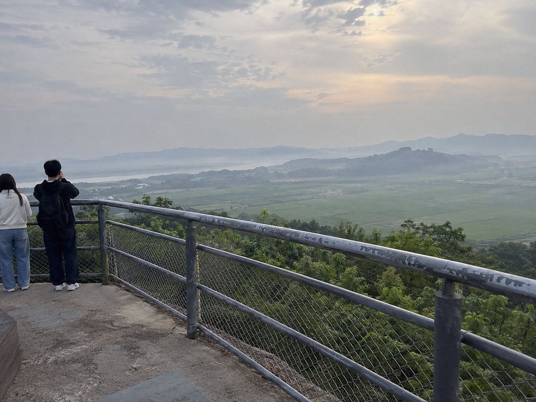 DMZ day tour (AI-generated illustrative image)