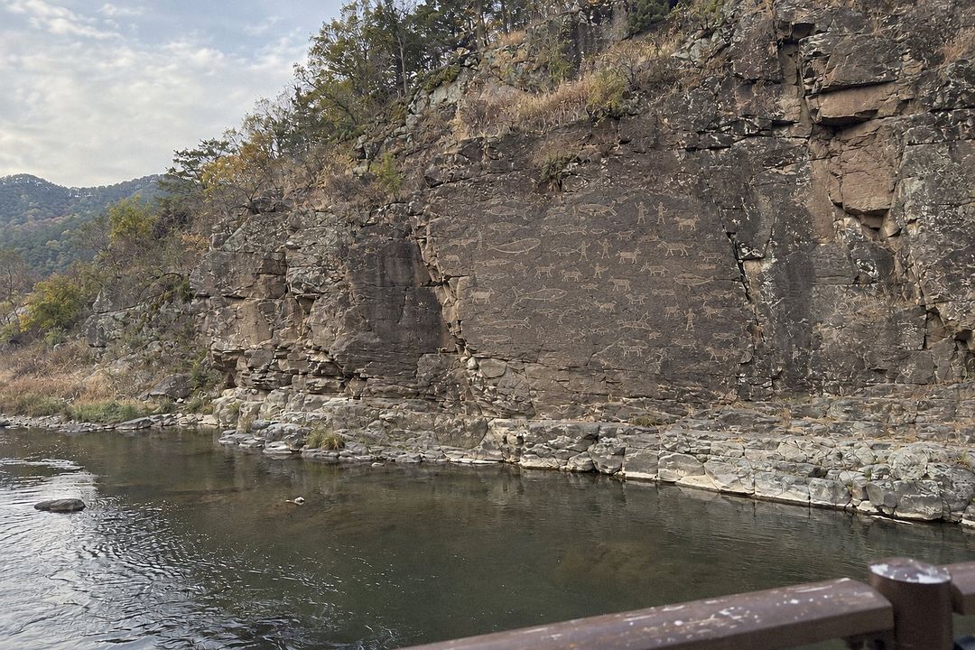 Petroglyphs along the Bangucheon Stream (AI-generated illustrative image)