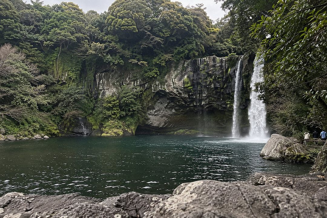 Cheonjiyeon Falls (AI-generated illustrative image)