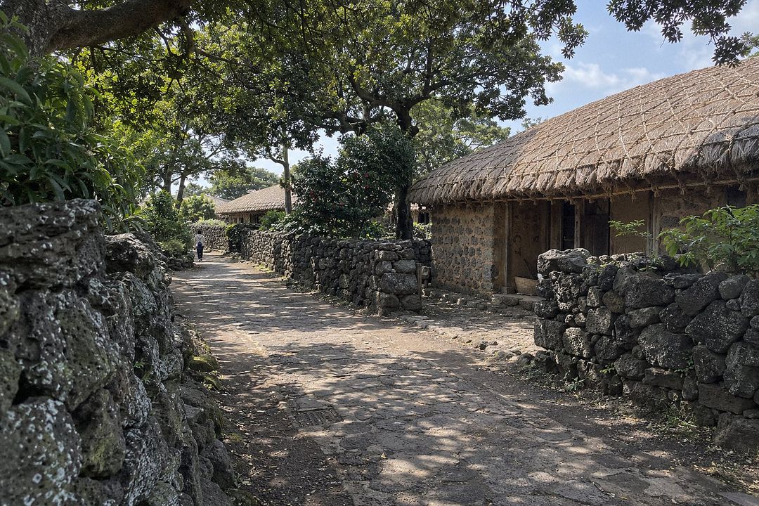 Seongeup Folk Village (AI-generated illustrative image)