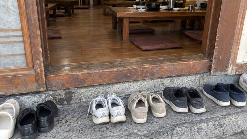 Korean etiquette for visitors: rules, fines and manners