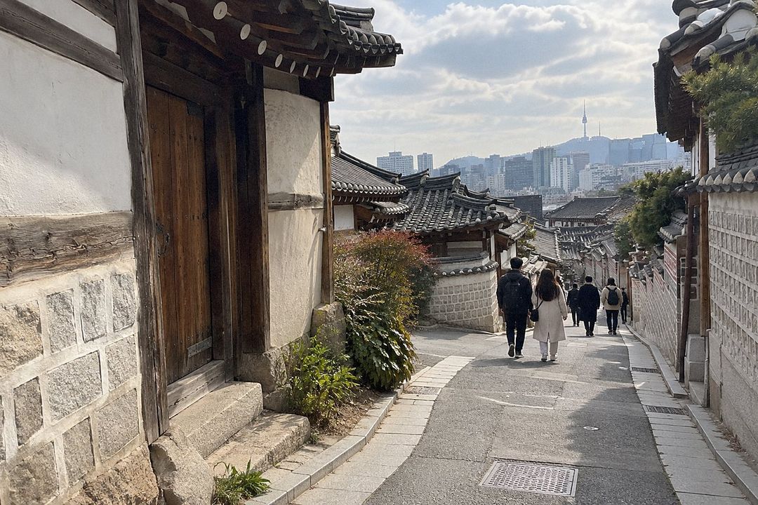 Bukchon Hanok Village (AI-generated illustrative image)