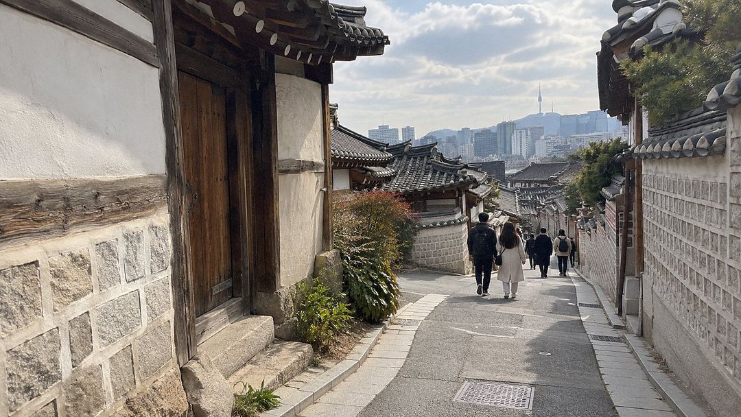 Bukchon Hanok Village (AI-generated illustrative image)
