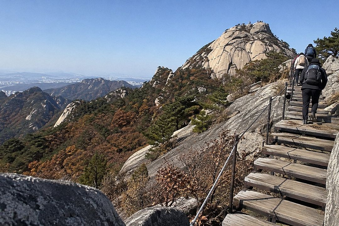 Bukhansan National Park (AI-generated illustrative image)