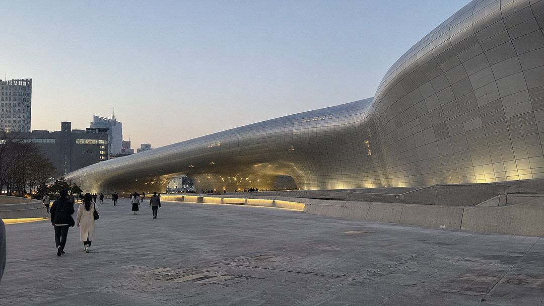 Dongdaemun Design Plaza (DDP) (AI-generated illustrative image)
