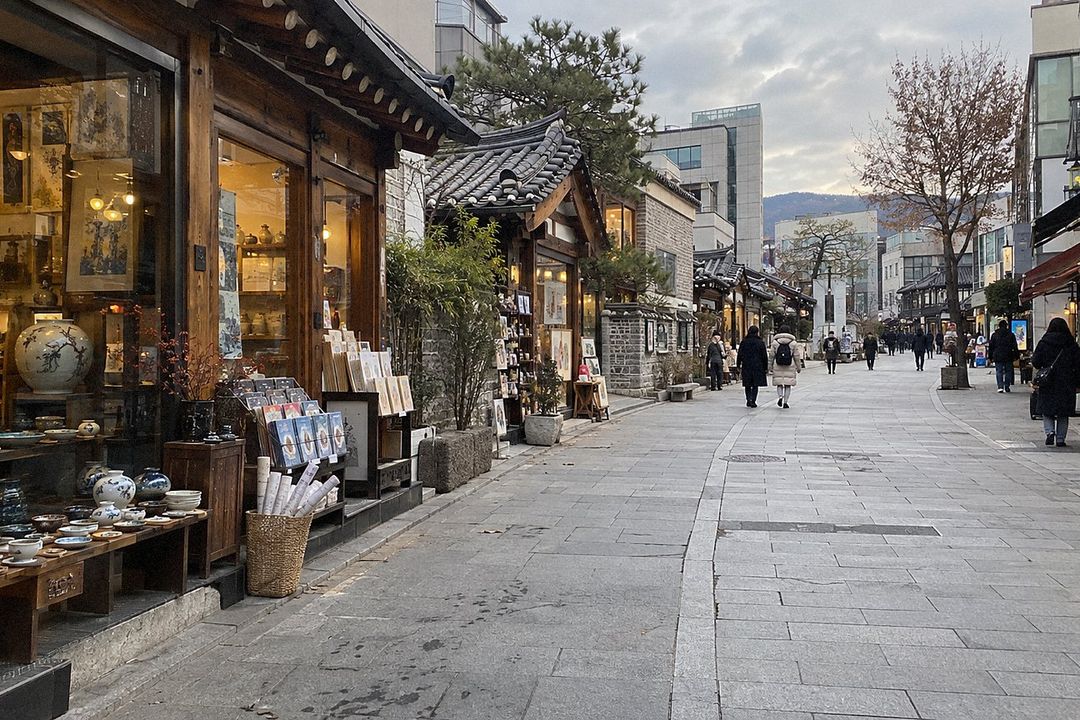 Insadong (AI-generated illustrative image)