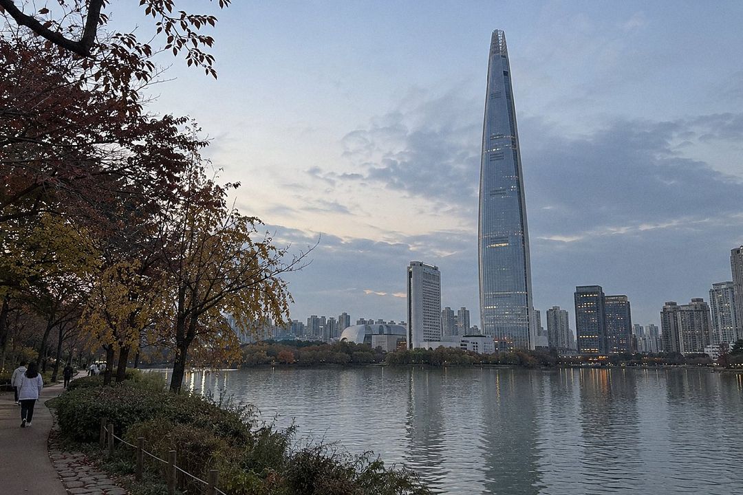 Lotte World Tower (AI-generated illustrative image)
